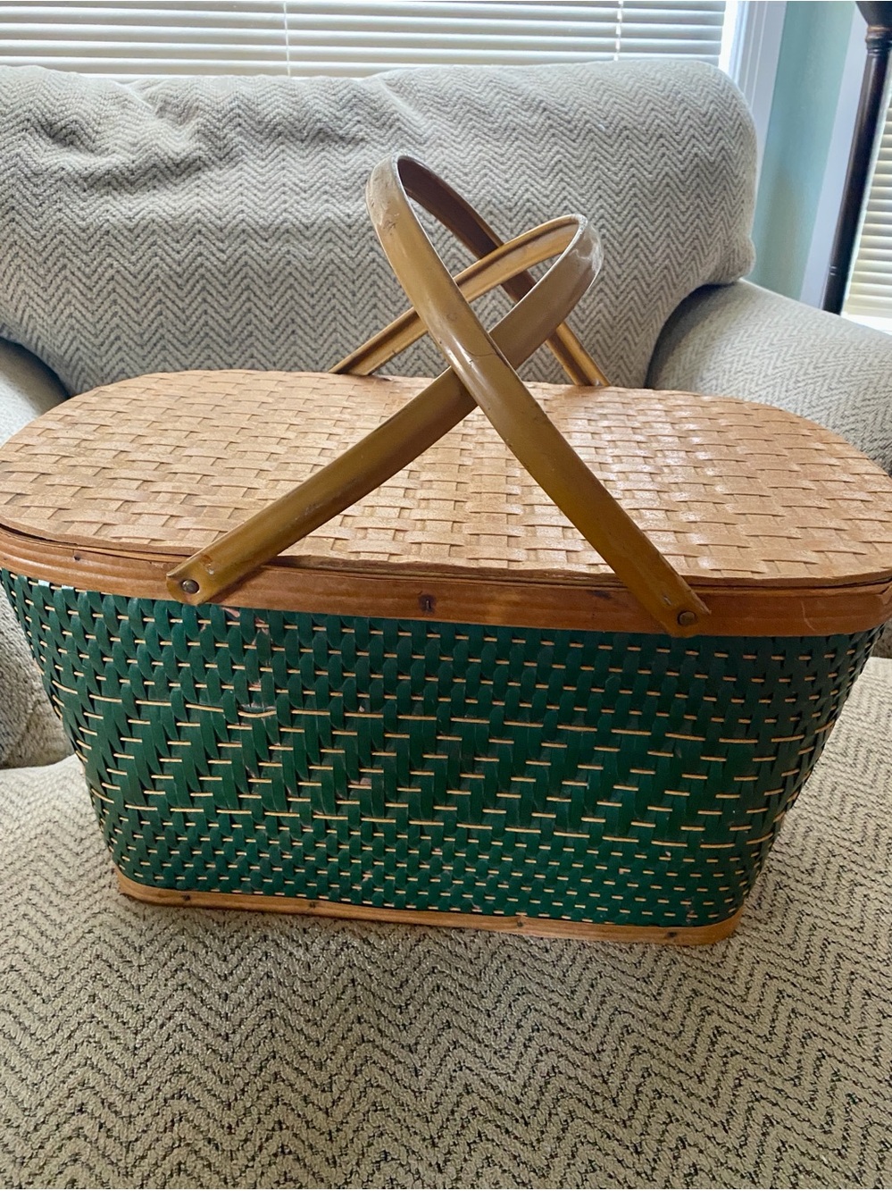 Vintage Hawkeye Burlington Picnic Basket
